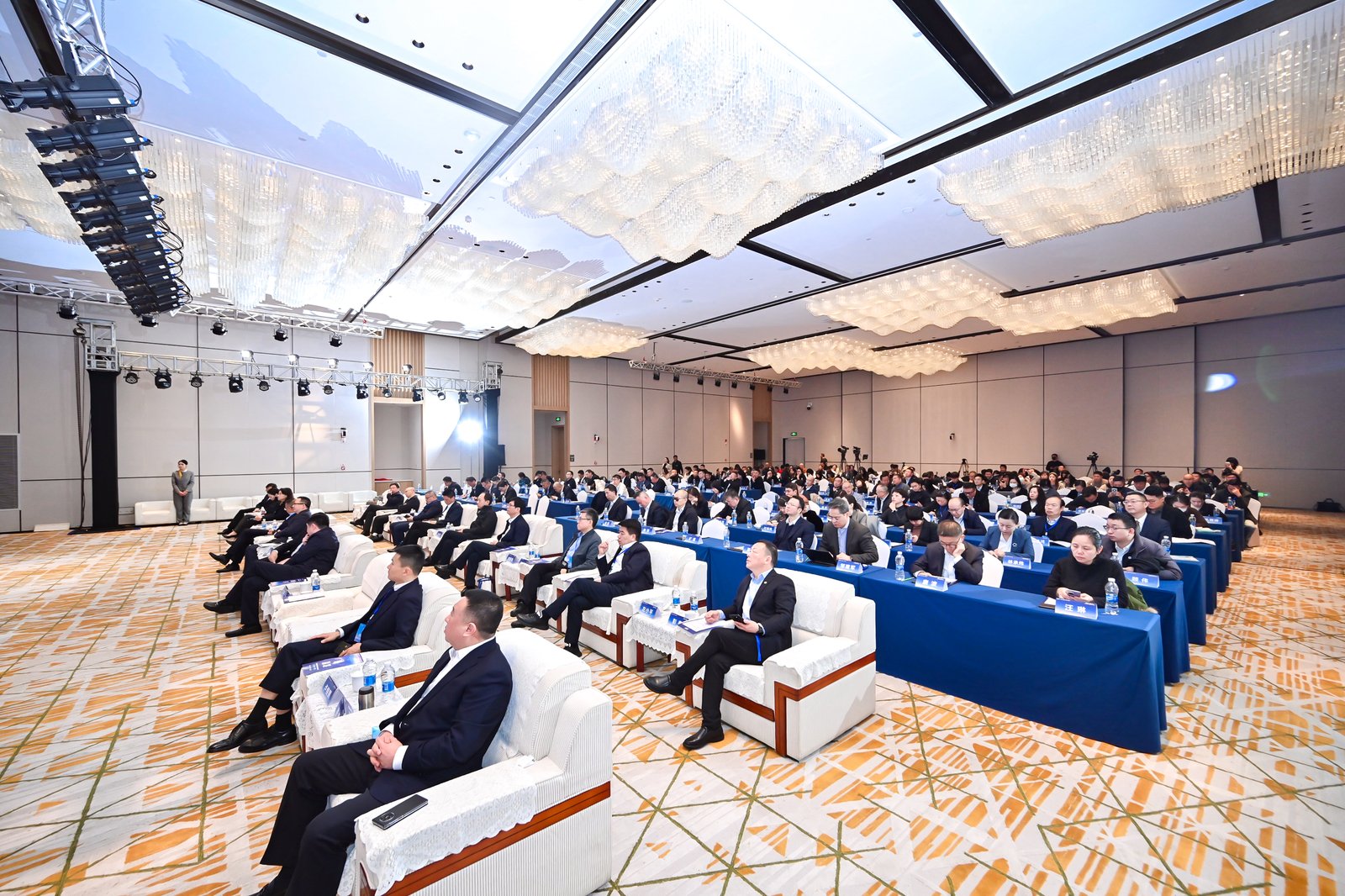 会议全景2.jpg